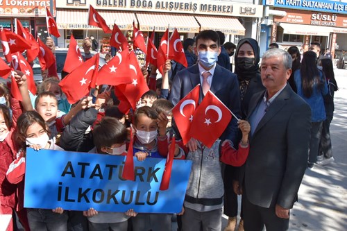 İlçemizde Atatürk Anıtına  Çelenk Sunma Töreni Gerçekleştirildi
